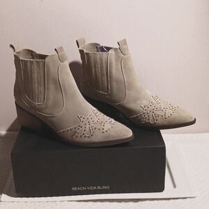 Gorgeous! Amuse Society Matisse Leather Boots,  Studded Western Design.  10 New*